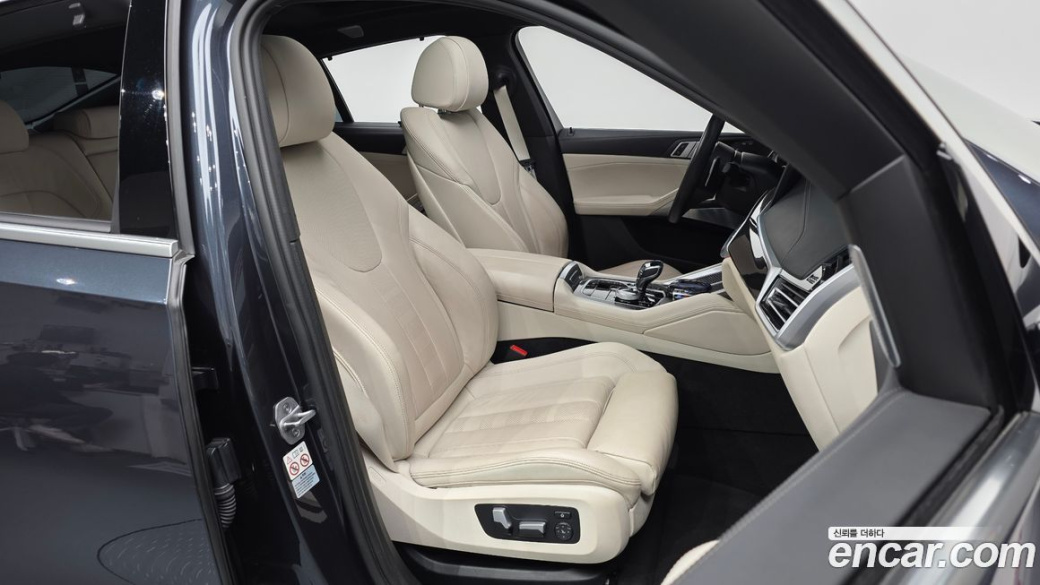 BMW X6 M50i, 2022