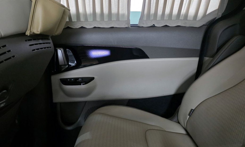 Kia Carnival 9-Seater Hi-Limousine, 2022