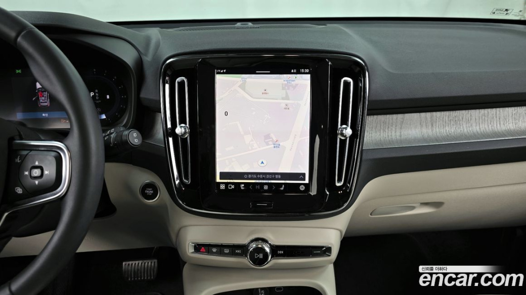 Volvo XC40 B4 Ultimate Bright, 2024