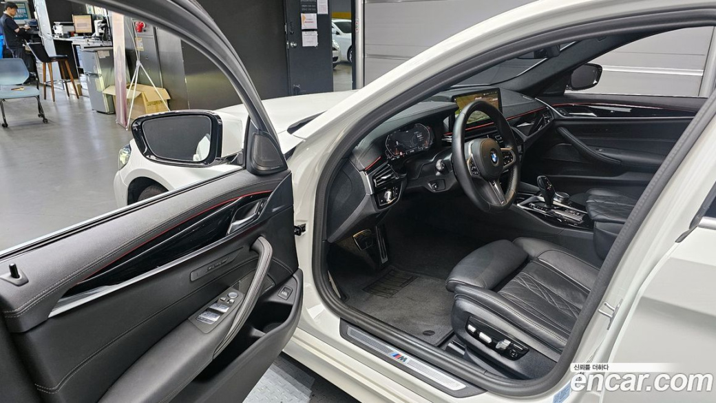 BMW 5-Series 530i xDrive M Sport Package, 2023