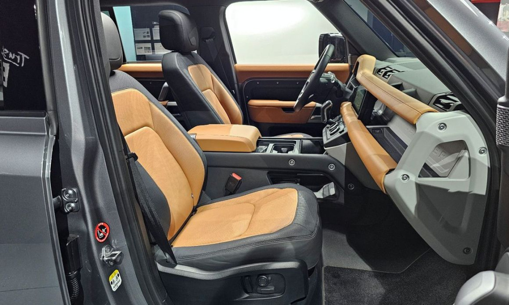 Land Rover Defender 110 P300 X-Dynamic SE, 2024