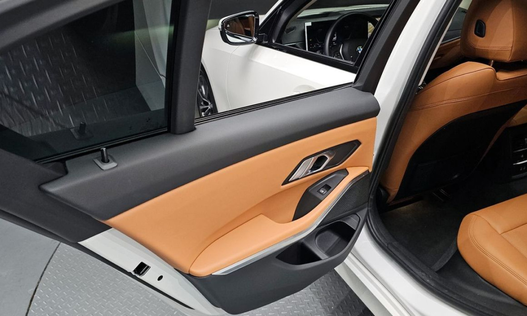 BMW 3-Series 320i, 2023