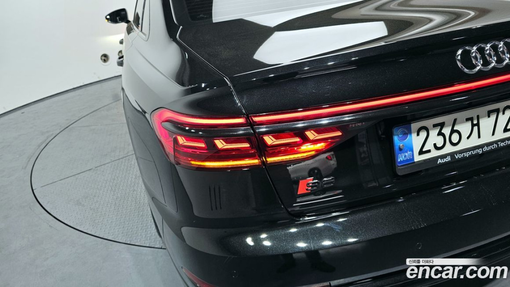 Audi A8 55 TFSI Quattro LWB, 2021
