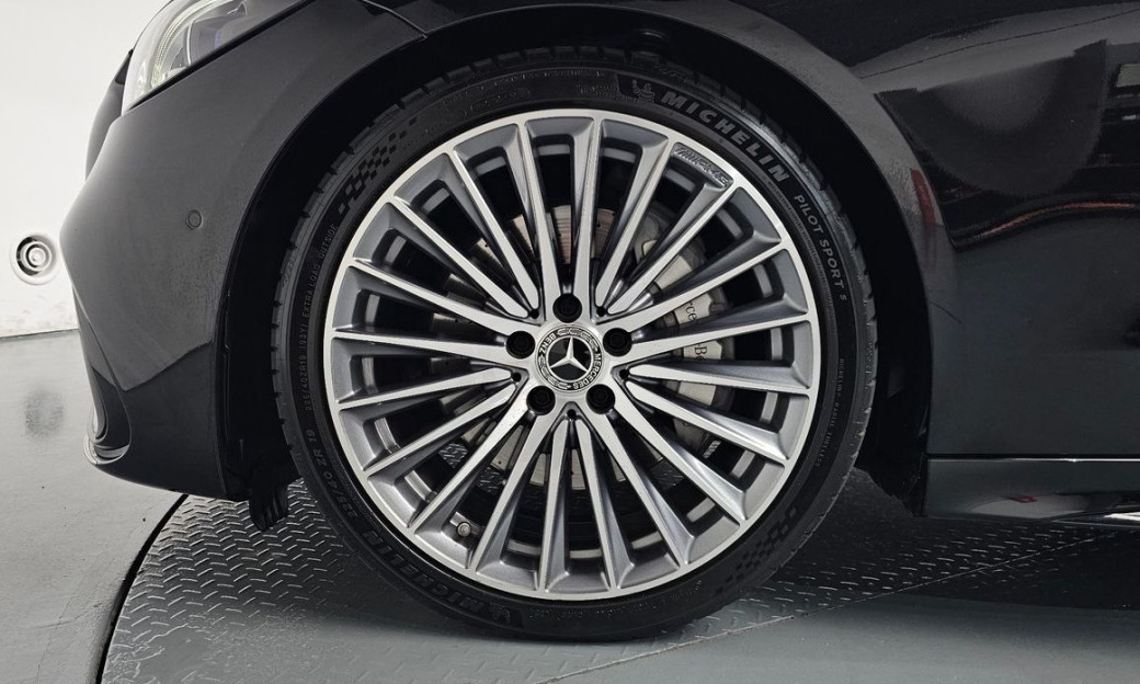 Mercedes-Benz C-Class C300 4MATIC AMG Line, 2024