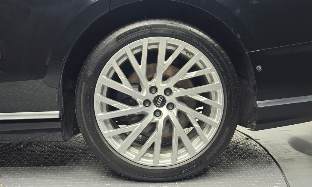 Audi A8 55 TFSI Quattro LWB, 2021
