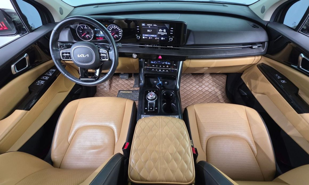 Kia Carnival 7-Seater Outdoor, 2022