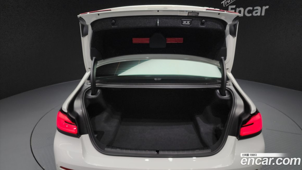 BMW 5-Series 520i Luxury, 2023