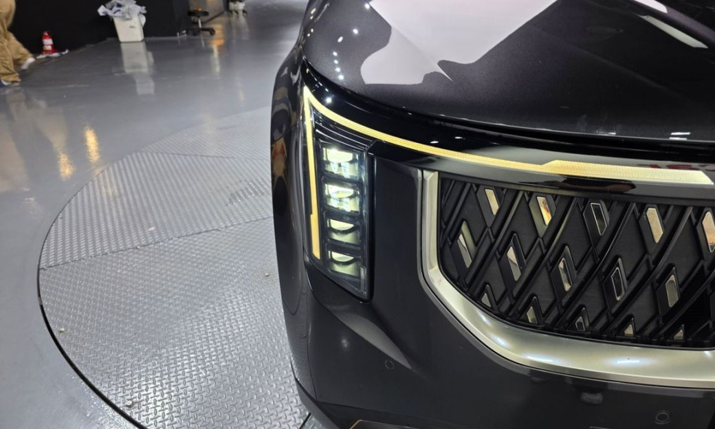 Kia Carnival 7-Seater Signature, 2024
