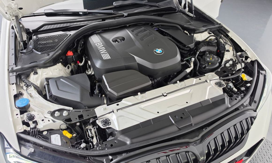 BMW 3-Series 320i M Sport, 2025