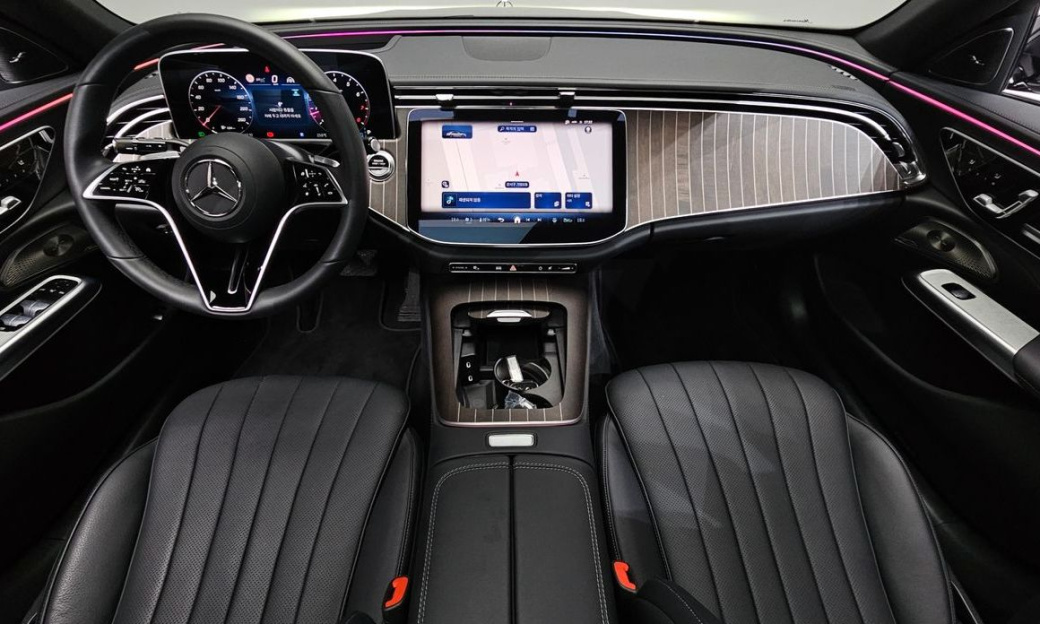 Mercedes-Benz E-Class E300 4MATIC Exclusive, 2024