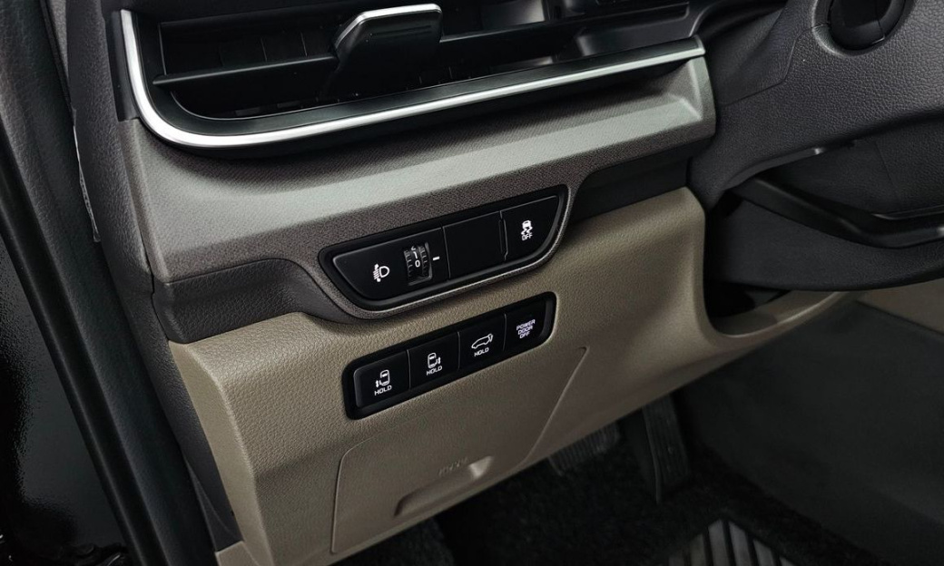 Kia Carnival 9-Seater Prestige, 2025