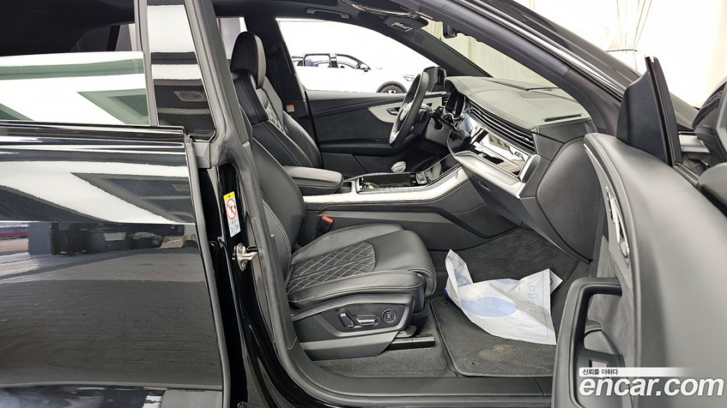 Audi Q8 55 TFSI Quattro Premium, 2023