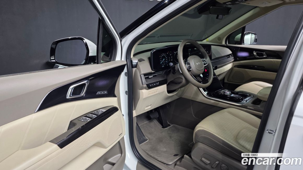 Kia Carnival 7-Seater Signature, 2023