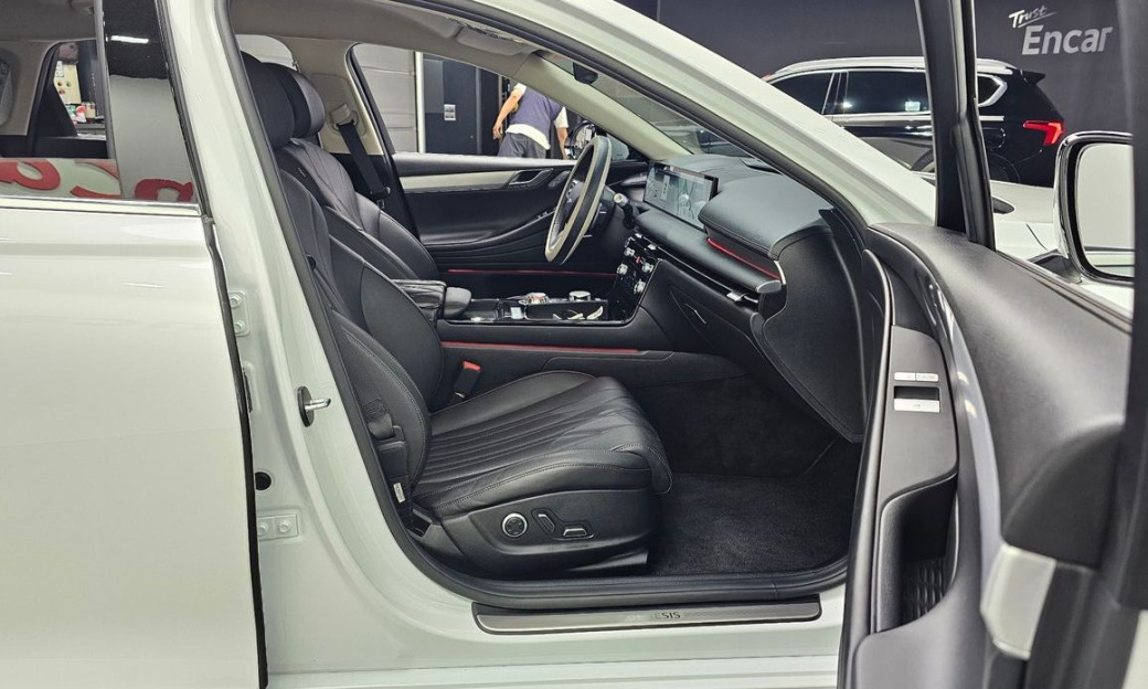 Genesis G80 Gasoline 2.5 Turbo AWD, 2025