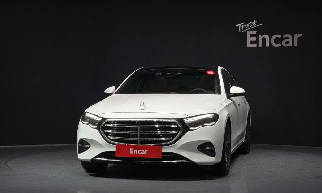 Mercedes-Benz E-Class E300 4MATIC Exclusive, 2026