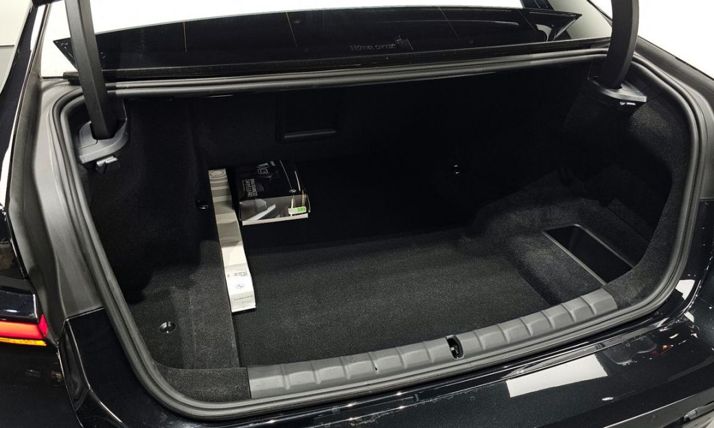 BMW 7-Series 740i xDrive M Sport, 2025