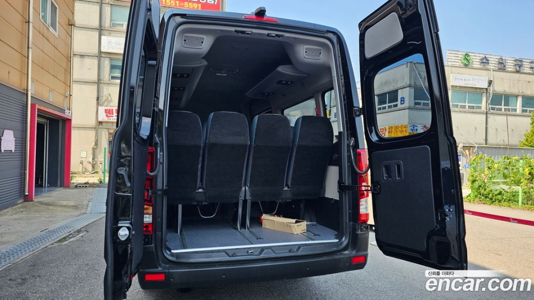 Hyundai Solati 15-seater, 2023