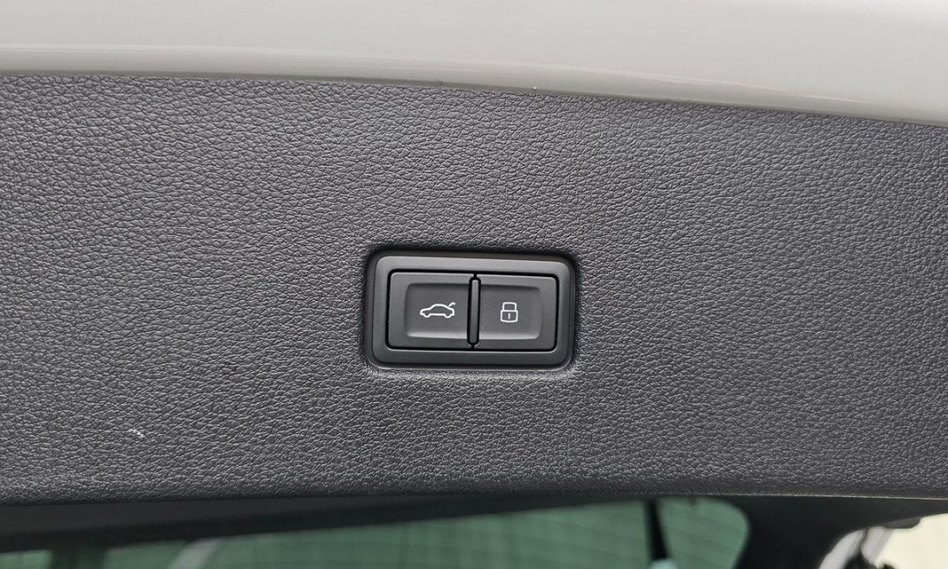 Audi Q8 55 TFSI Quattro Premium, 2023