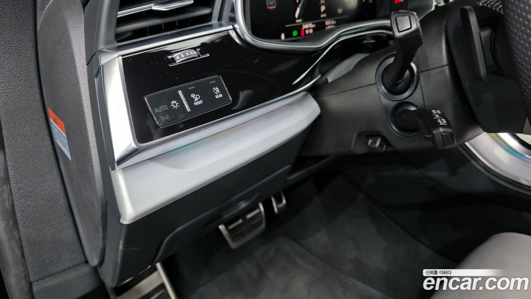 Audi Q8 55 TFSI Quattro Premium, 2023