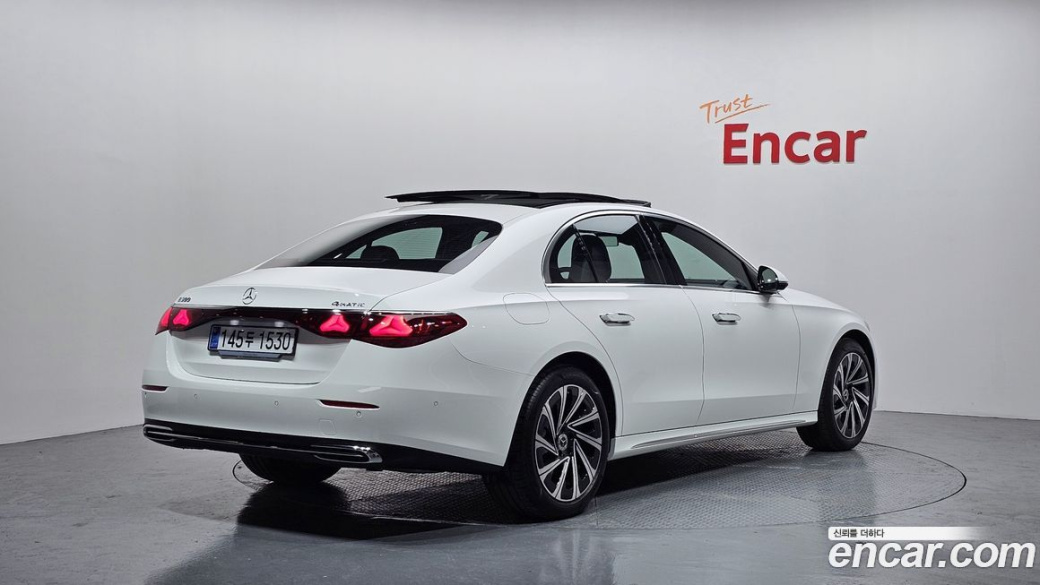 Mercedes-Benz E-Class E300 4MATIC Exclusive, 2025
