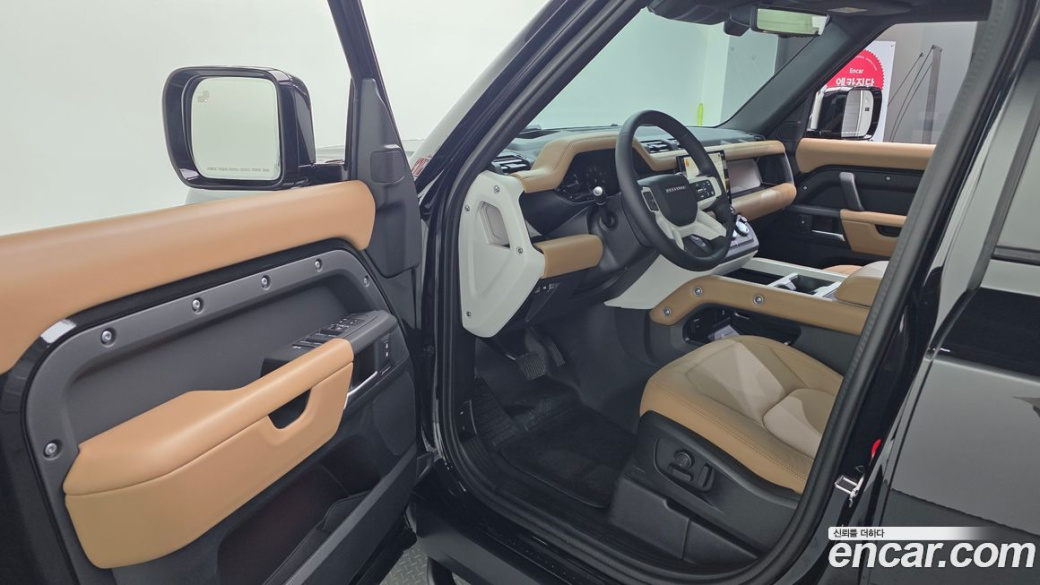 Land Rover Defender 110 P300 X-Dynamic SE, 2025