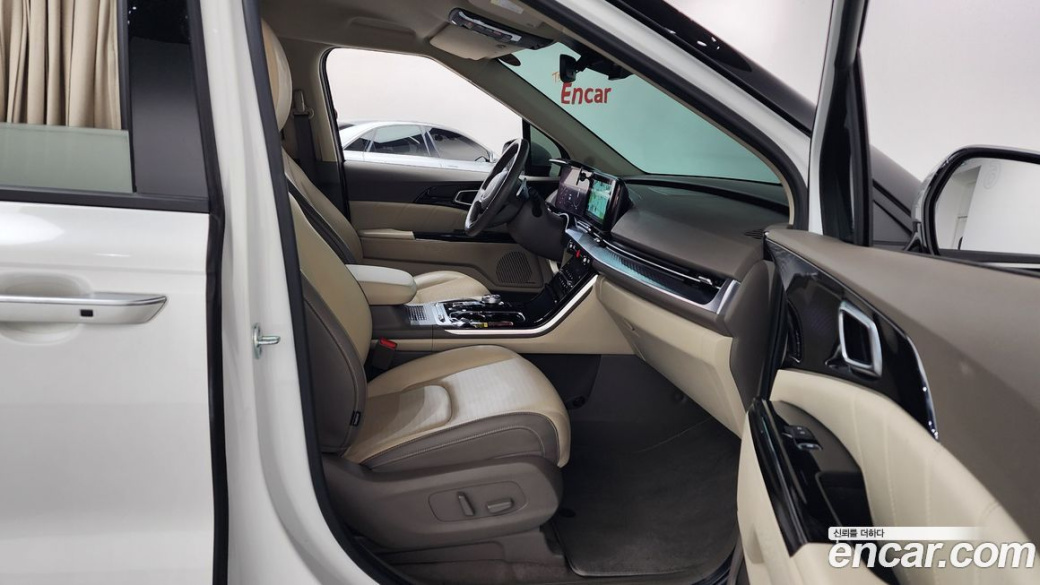 Kia Carnival 9-Seater Hi-Limousine, 2022