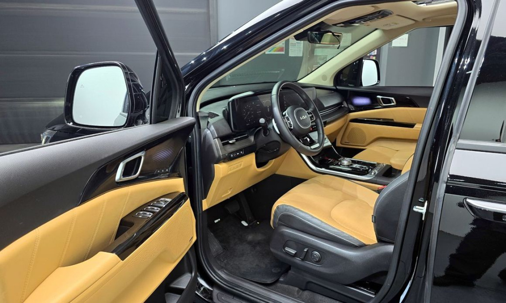 Kia Carnival 11-Seater Signature, 2023