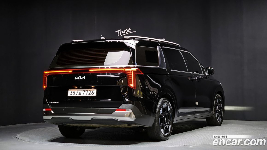 Kia Carnival 9-Seater Signature, 2024