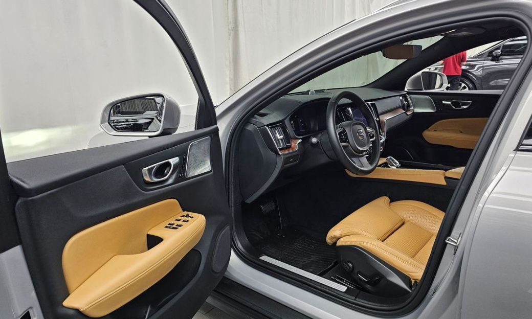Volvo V60 B5 Ultimate AWD, 2024