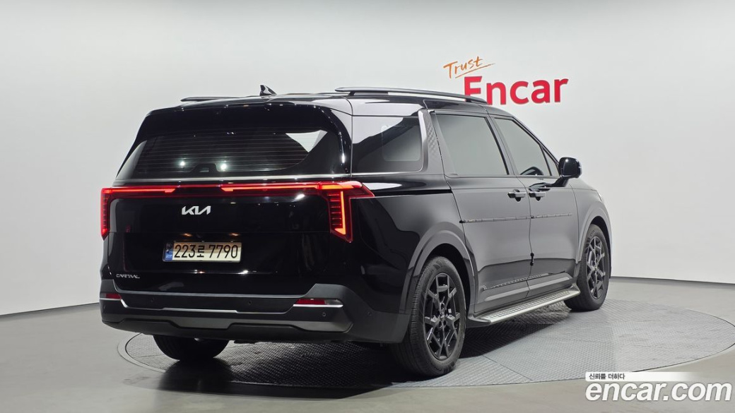 Kia Carnival 7-Seater Gravity, 2024