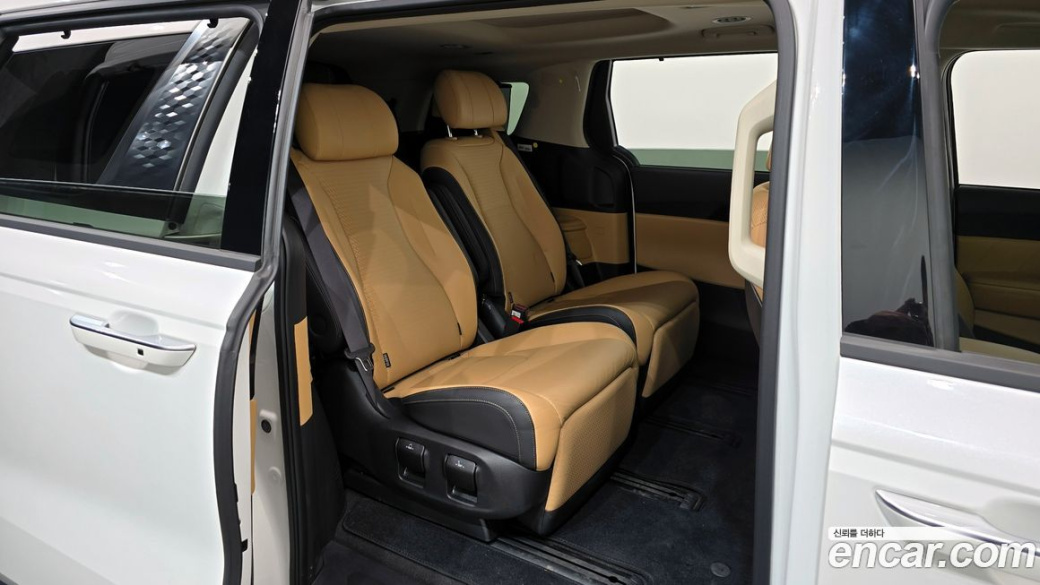 Kia Carnival 7-Seater Signature, 2023