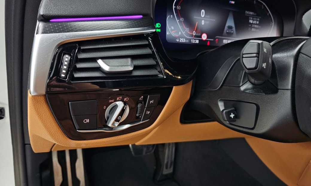 BMW 5-Series 520i M Sport, 2023