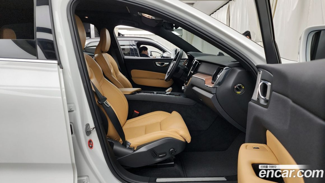 Volvo XC60 B5 Ultimate Bright, 2024