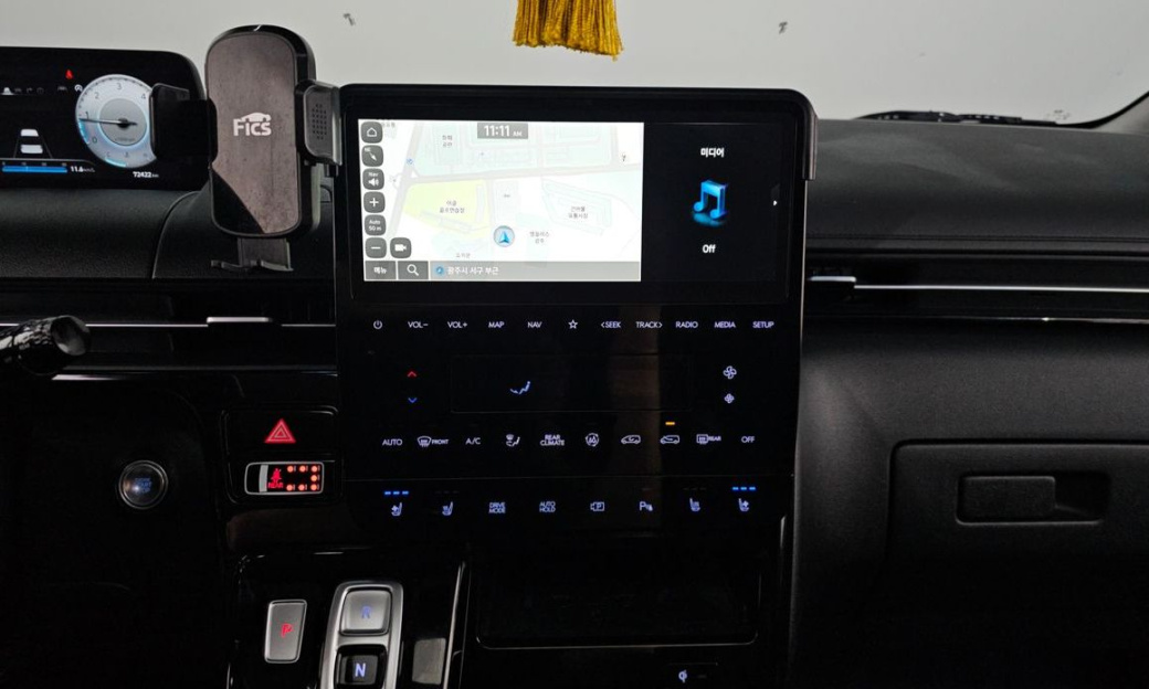 Hyundai Staria 4WD Lounge 9-Seater, 2025