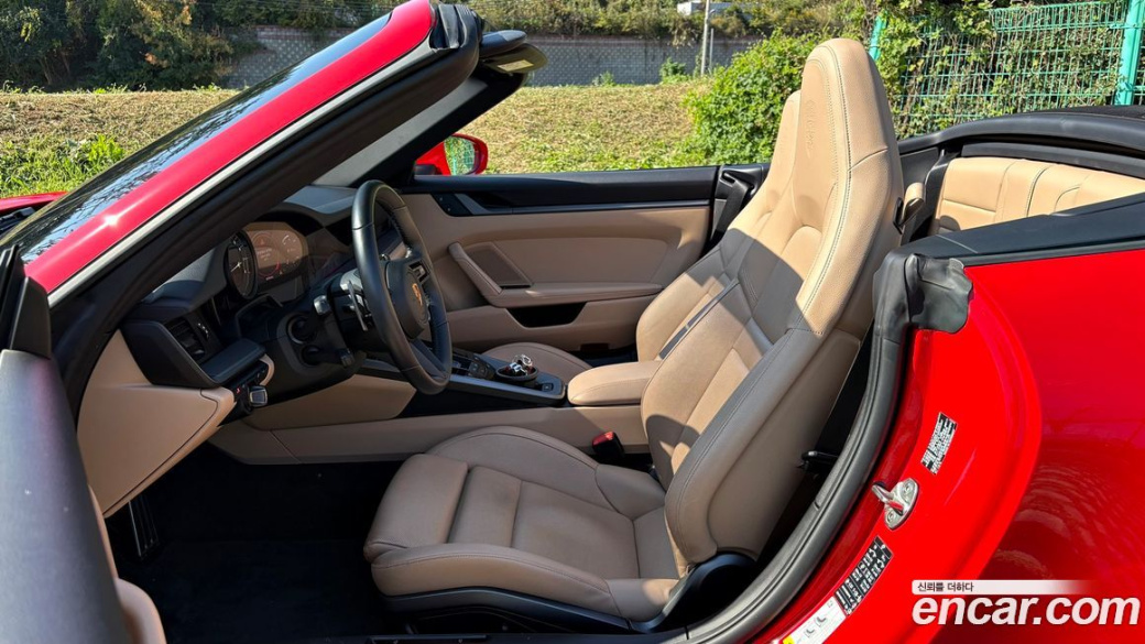 Porsche 911 Carrera Cabriolet, 2022