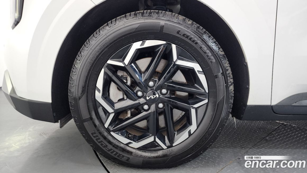 Kia Carnival 9-Seater Prestige, 2024