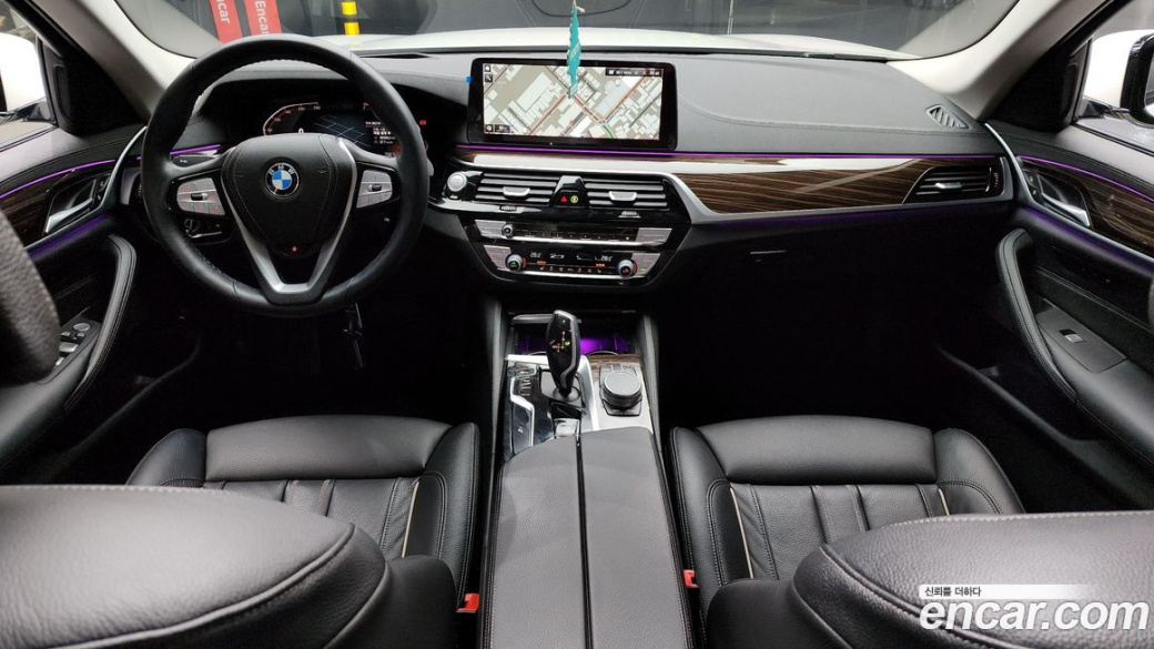 BMW 5-Series 520i Luxury, 2023