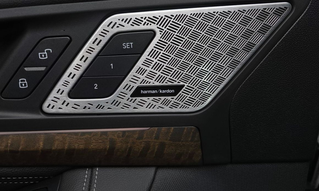 BMW 2-Series 220i Luxury, 2023