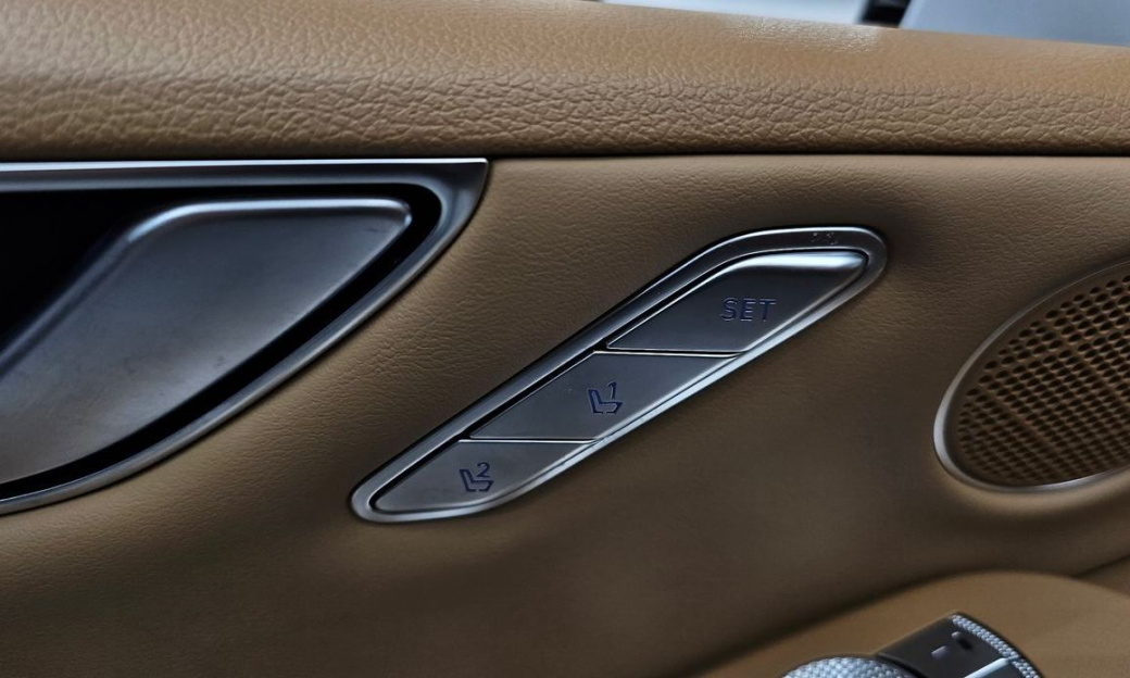 Genesis G80 Gasoline 2.5 Turbo AWD, 2025