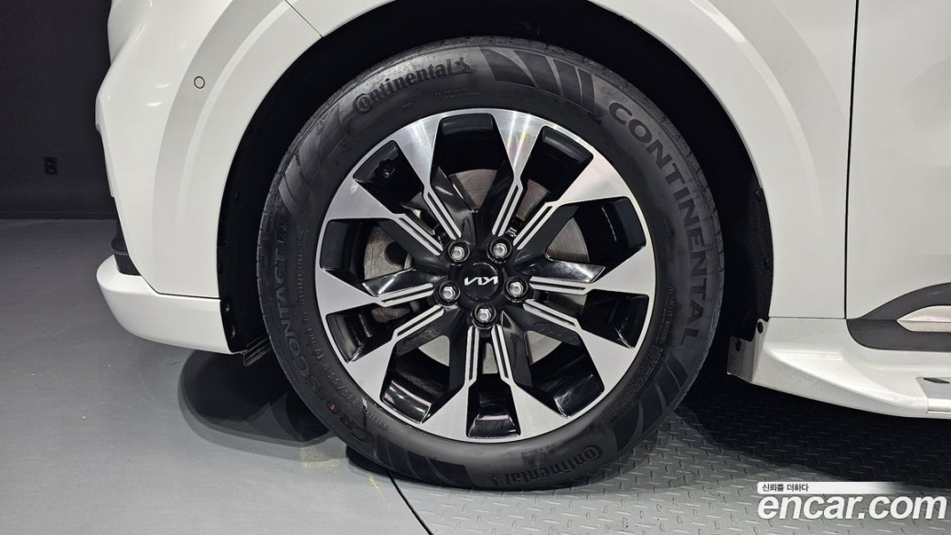 Kia Carnival 7-Seater Hi-Limousine, 2023
