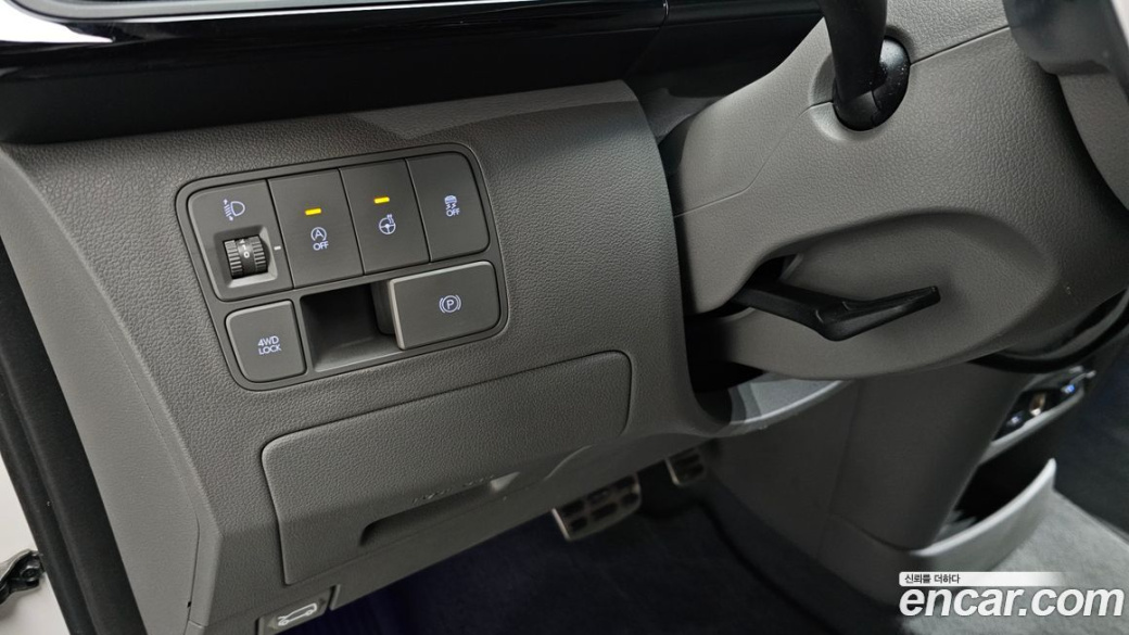 Hyundai Staria 4WD Lounge 7-Seater, 2022