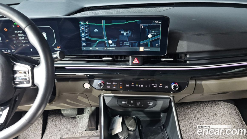 Kia Carnival 9-Seater Gravity, 2024