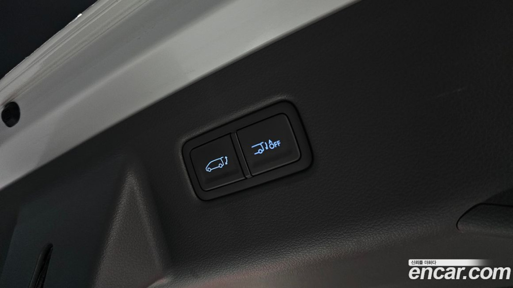 Hyundai Staria 4WD Lounge 7-Seater, 2023