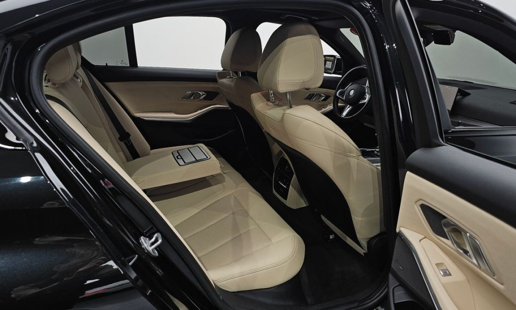BMW 3-Series 320i M Sport, 2024