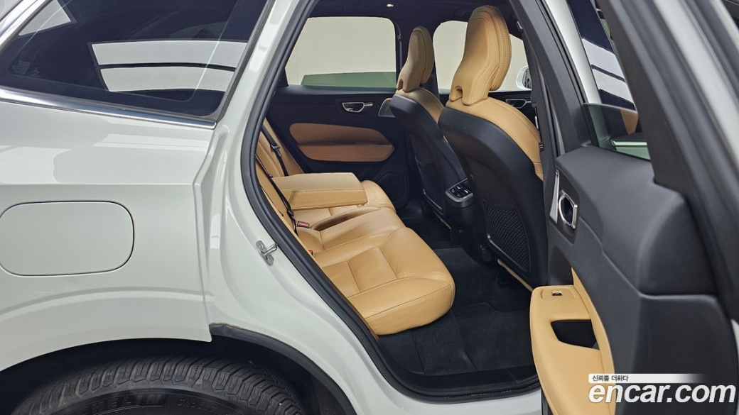Volvo XC60 B5 Inscription, 2022