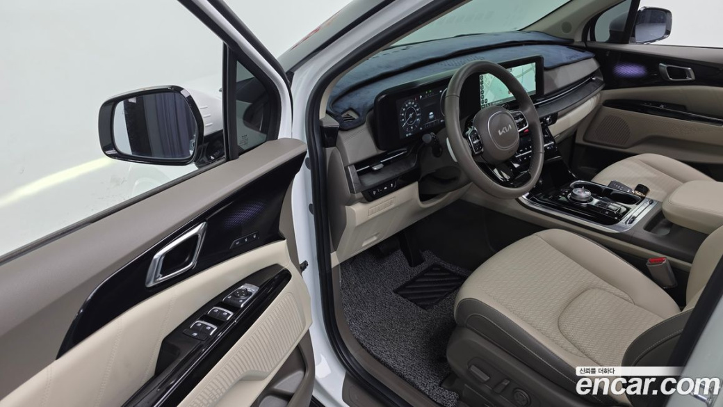 Kia Carnival 7-Seater Signature, 2023