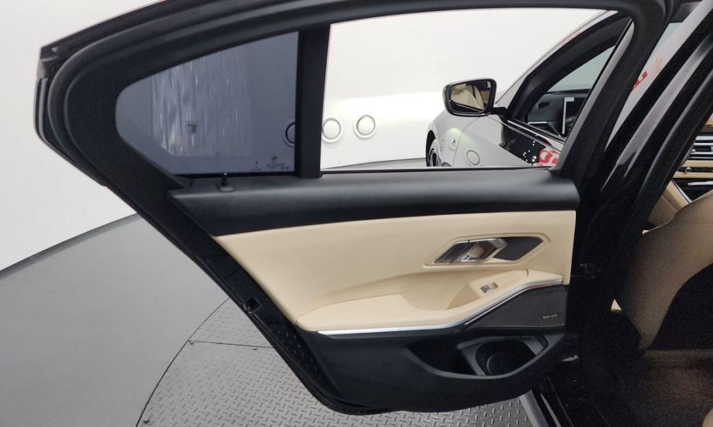 BMW 3-Series 320i M Sport, 2024