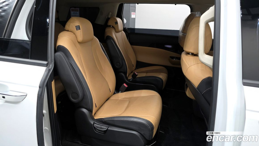 Kia Carnival 9-Seater Signature, 2023