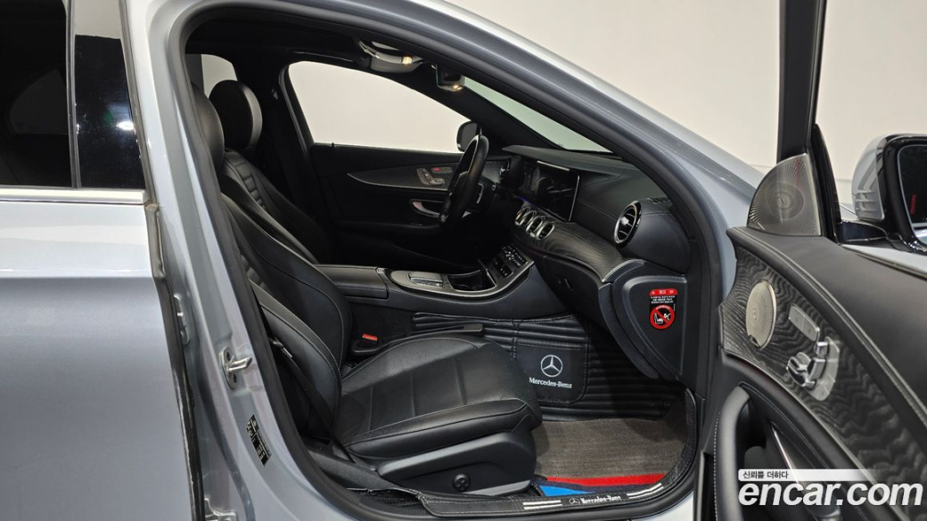 Mercedes-Benz E-Class E350 4MATIC AMG Line, 2022