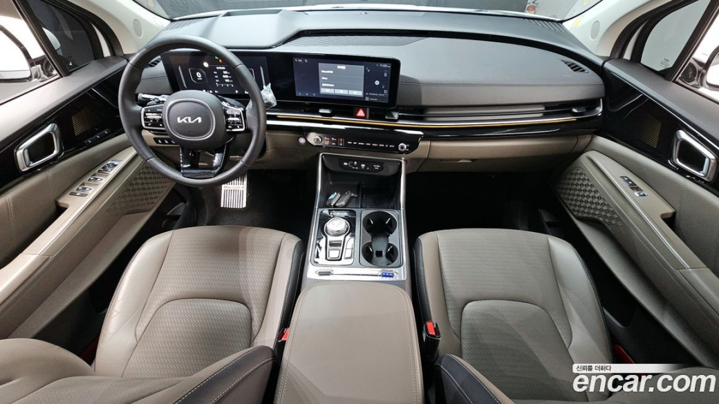 Kia Carnival 9-Seater Signature, 2024
